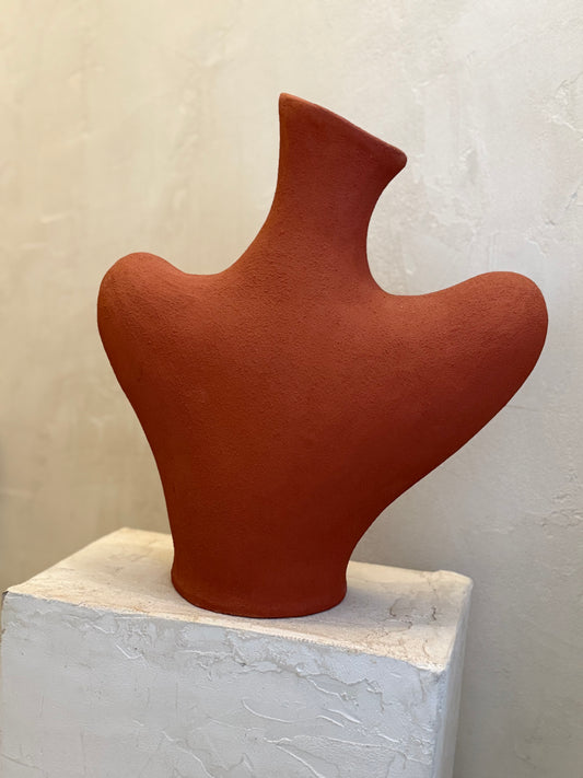 Vase sculptural en terracotta